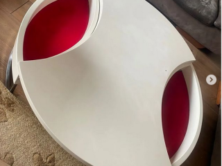 Tavoline mesi rrethore ngjyre pana