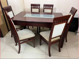 Tavoline ngrenie me 6karrige