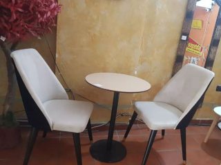 Tavoline me 2 karrige