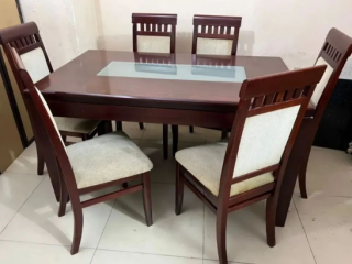 Tavoline ngrenie me 6karrige