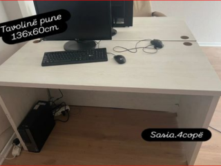 Tavoline pune ngjyre gri