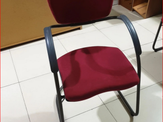 Karrige statike ngjyre vishnje