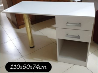 Tavoline pune e bardhe me 2sirtare