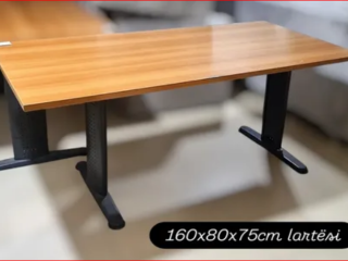 Tavoline pune me kembe metalike