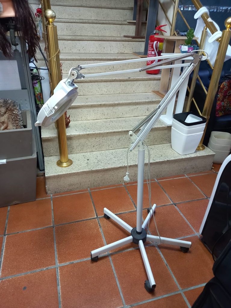 Llampe per parukeri