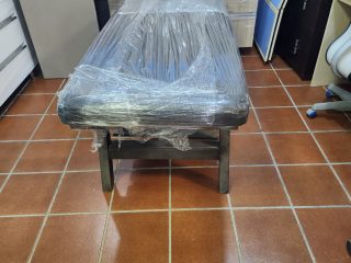 Krevat estetik i zi per fizoterapi, masazhe